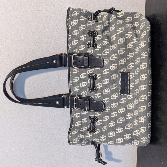 Dooney & Bourke Handbags - Dooney & Bourke Large Tote Purse